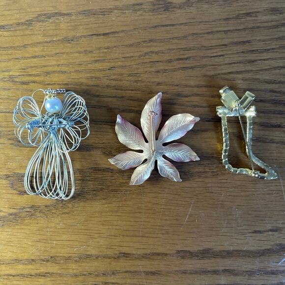 Vintage Christmas Holiday Brooch Pins Gold Tone Angel, Stocking, Poinsettia x3 - Picture 7 of 10